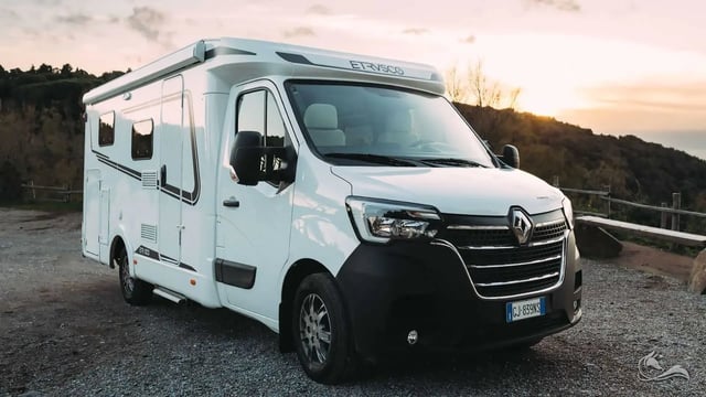 Etrusco T6.9 SR  Einzelbetten / Hubbett  -2 (Navi, Sat, TV, Markise, Kamera, Tisch, Stühle, Fahrradträger)  