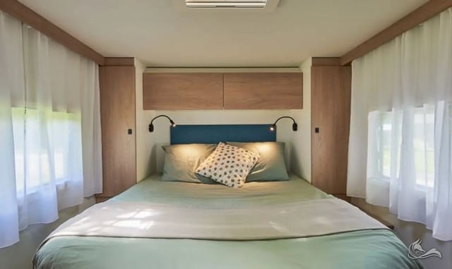 JOA 75Q mit Queensbett und elek. Hubbett, TV,  Backofen uvm.