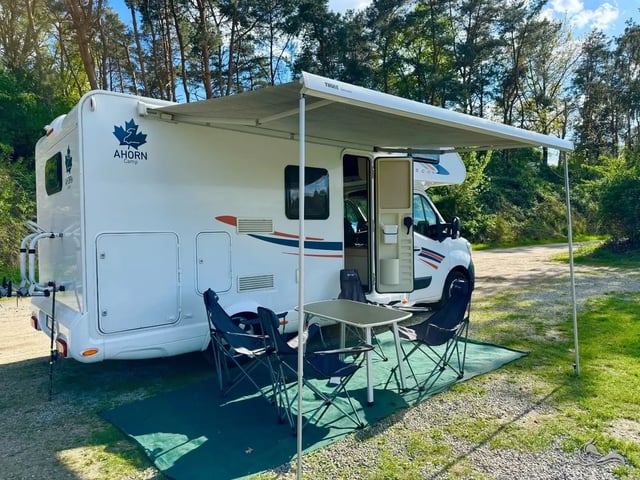 Ahorn Eco 680 mit 2 Doppelbetten für 4 Person 