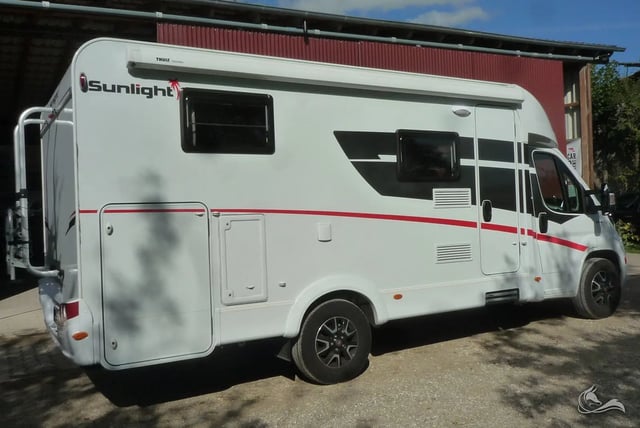 Sunlight V 66 Modell 26 ohne Hubbett geräumig für 2 P.