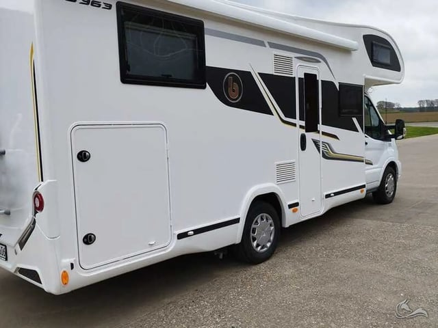 Benimar Sport 363 für 5 Personen mit Einzelbetten,  Solar, Autark, TV, All-Inklusive
