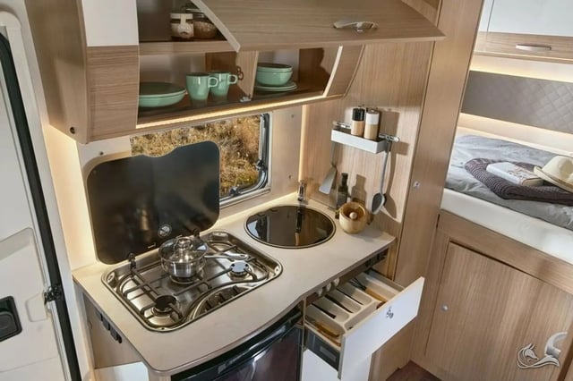 Alkoven Carado 132 für 4 Personen mit TV/SAT