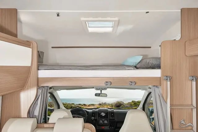 Carado pro A361 - 24  | bietet großzügigen Platz für 4-5 Personen , großem Doppelbett, zusätzlicher Sitzgruppe, SAT / TV / Navi und Markise 