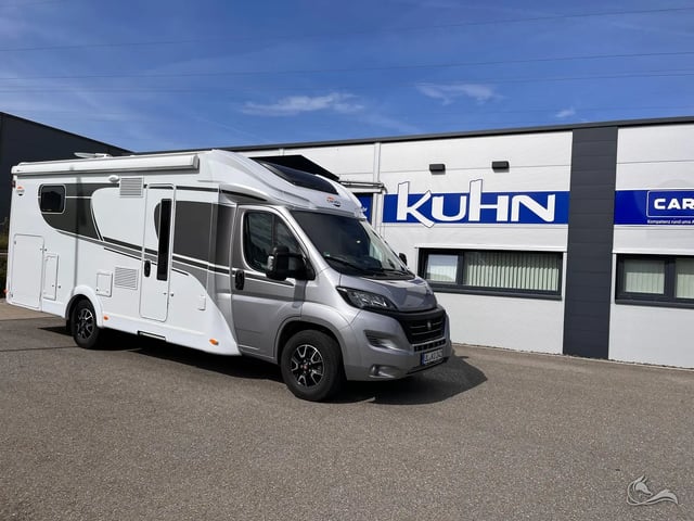 Carado Edition 15 T447-26 Tolle Ausstattung mit Einzelbetten und Hubbett für 4 Personen, SAT / TV / Solar / Navi und Markise  und Fahrradträger 