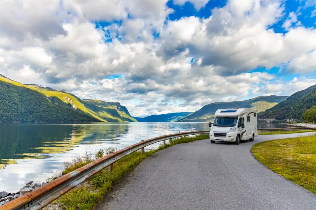 Wohnmobil am See