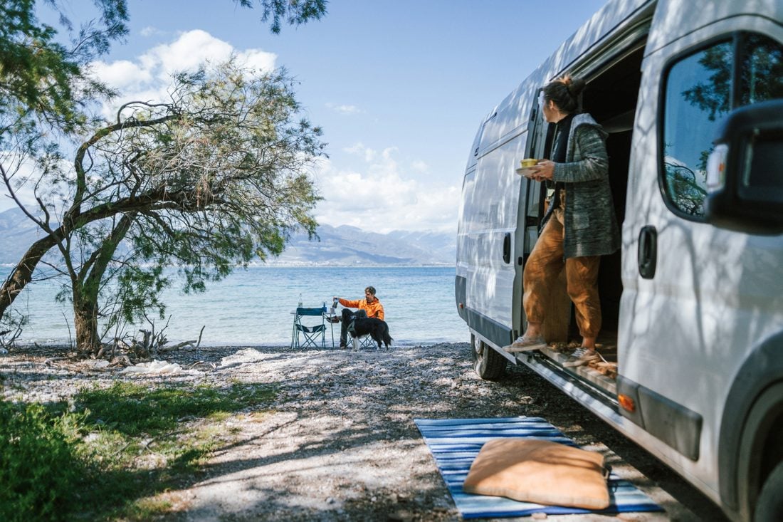 Wohnmobil mit Hund mieten 3 Wohnmobil mit Hund am Strand – hundefreundliche Reiseziele